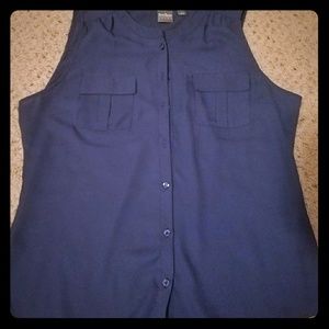 Sleeveless dress shirt
